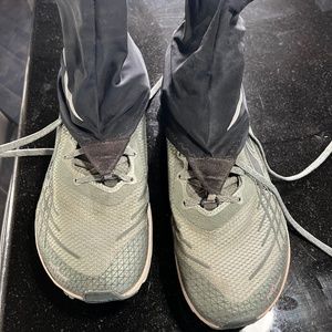 Altra Size 10 Shoe w/ Gator Traps (keeps rocks/sand/debris from getting in shoe)